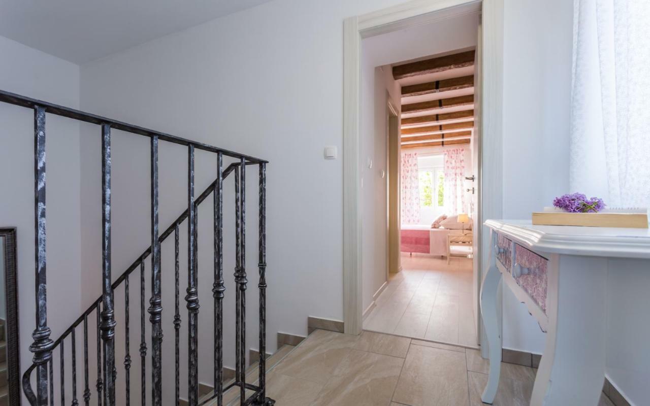 Villa Mulberry Milohnici ภายนอก รูปภาพ