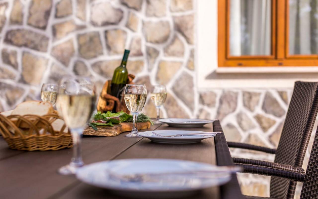 Villa Mulberry Milohnici ภายนอก รูปภาพ